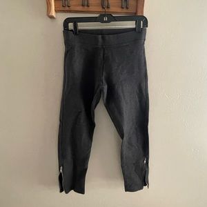 Gap leggings, dark grey with zippers on bottom 6”